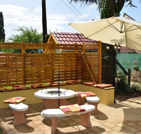 Nora Wellness Nyaralo Casa vacanze Ábrahámhegy